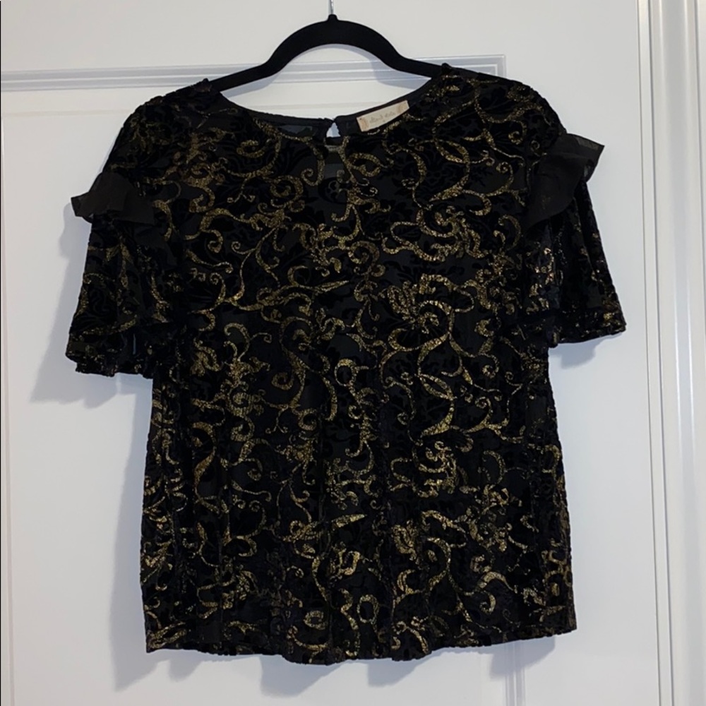 Shortsleeved ruffle top